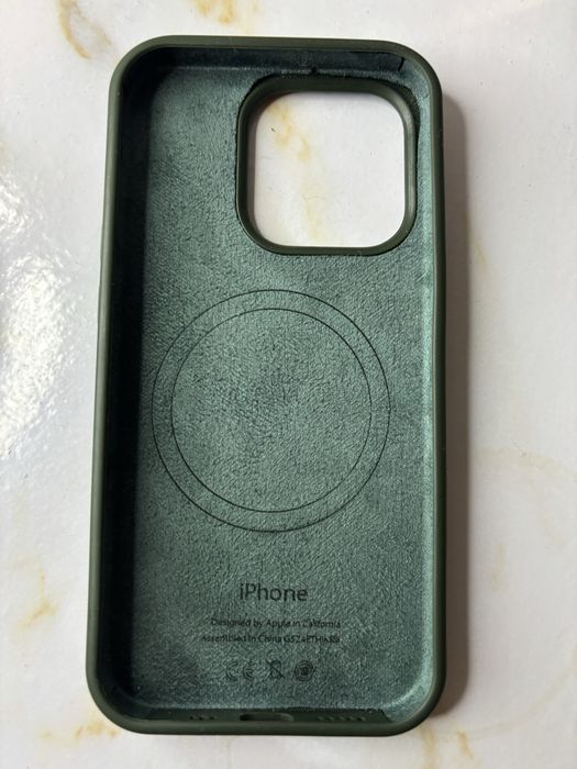 Продам 2 чехла на Iphone 15Pro