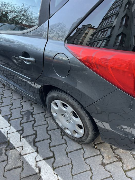 Продається гарний атомобіль, компактний та зручний))