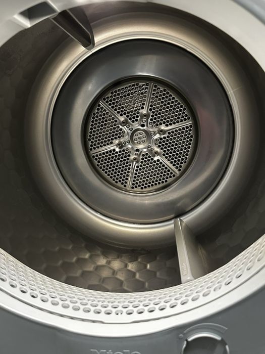 Професійна сушильна машина Miele PDR300HP