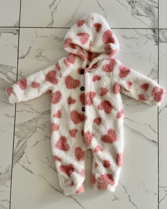 Білий ромпер теплесенький та м'який.Розмір 74 шапочки і пінетки окремо