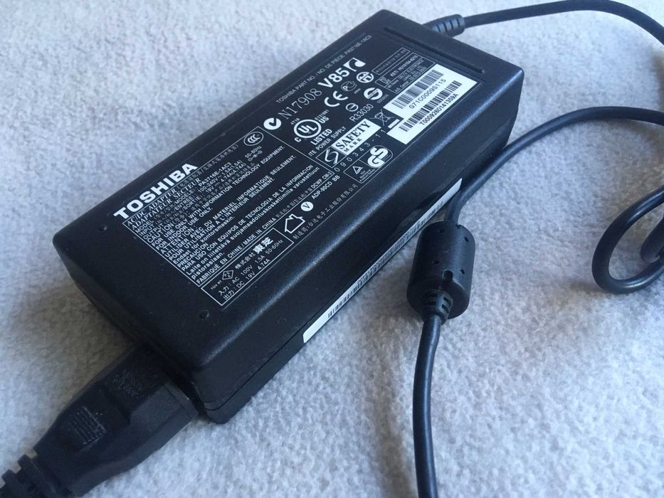 Zasilacz ładowarka TOSHIBA N17908 V85 Oryginał zadbany