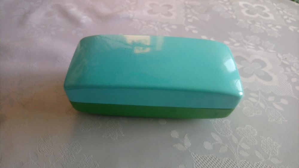 Etui, pudełko na okulary Kate Spade
