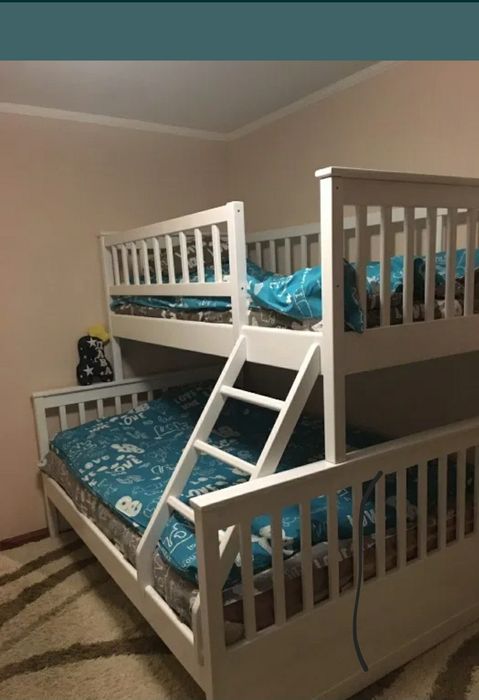 Ліжко двоярусне трьохспальне з дерева. Ліжка двохярусні трансформер