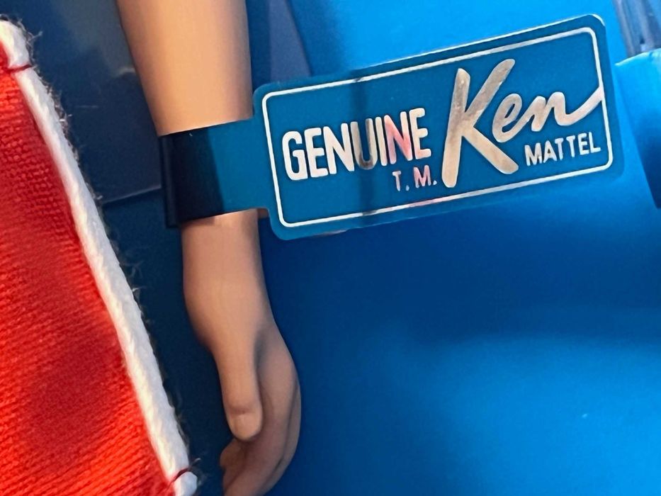 Barbie Ken w kąpielówkach i klapkach. Klasyczna lalka kolekcjonerska!