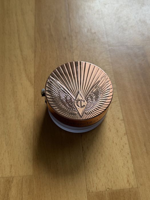 Puder sypki charlotte tilbury