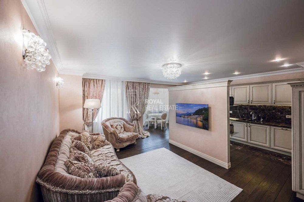 Продаж 3-кімнатної квартири Київ ЖК Космополітен 117 м² 9 поверх преміальний ремонт меблі з масиву дерева паркетна дошка охорона