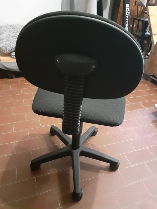 Cadeiras de jardim, de escritório e outras