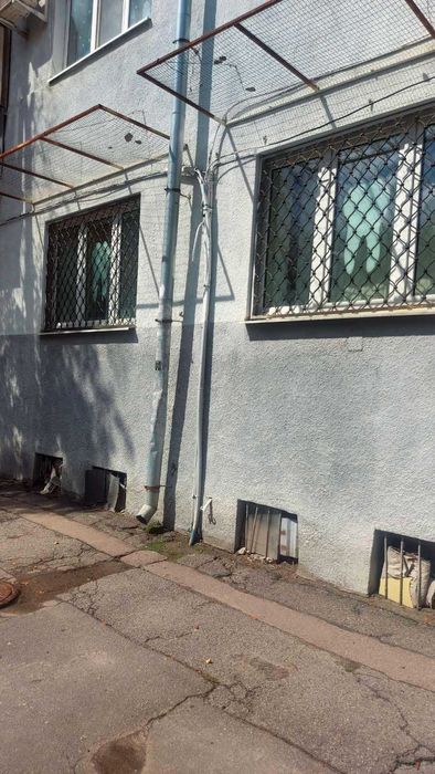 Продам приміщення в Центрі з окремим входом (помещение, отдельн. вход)