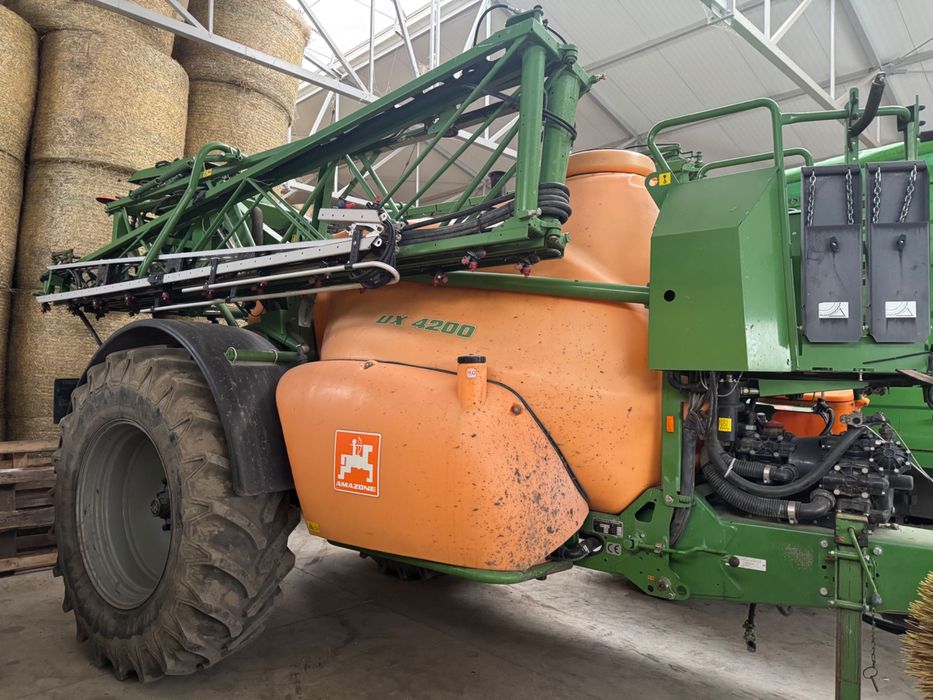 Opryskiwacz Amazone UX4200