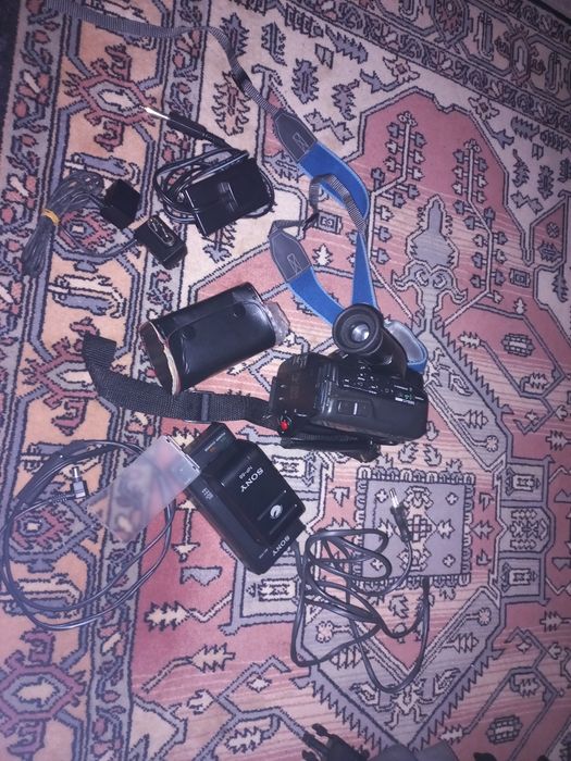 Sony handycam v8 with carrying case64575358840451123