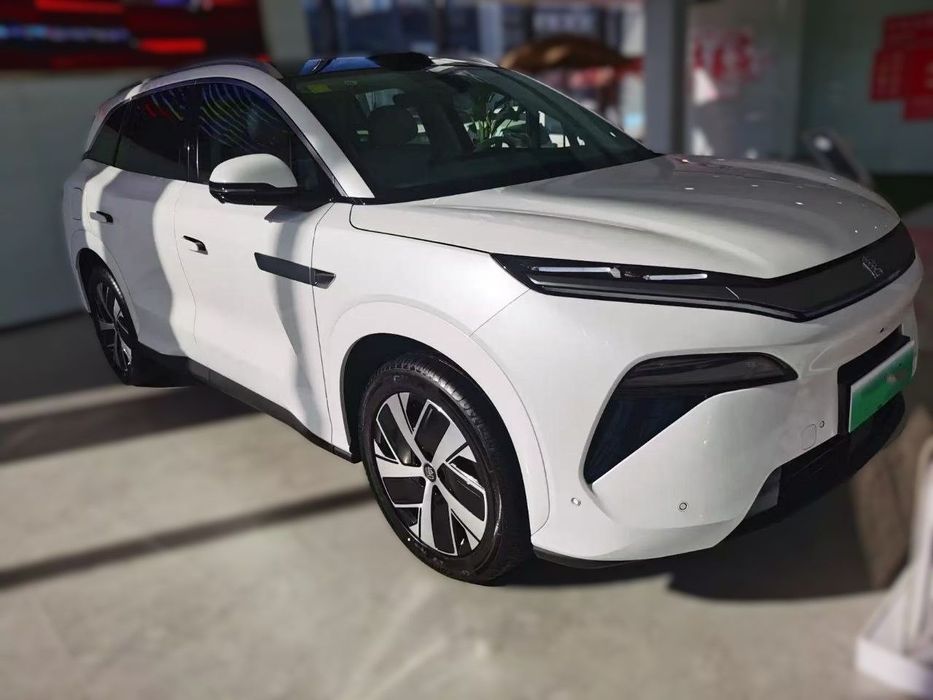 BYD Inny BYD TANG L – AWD, 200 km zasięgu elektrycznego, LiDAR Flagship