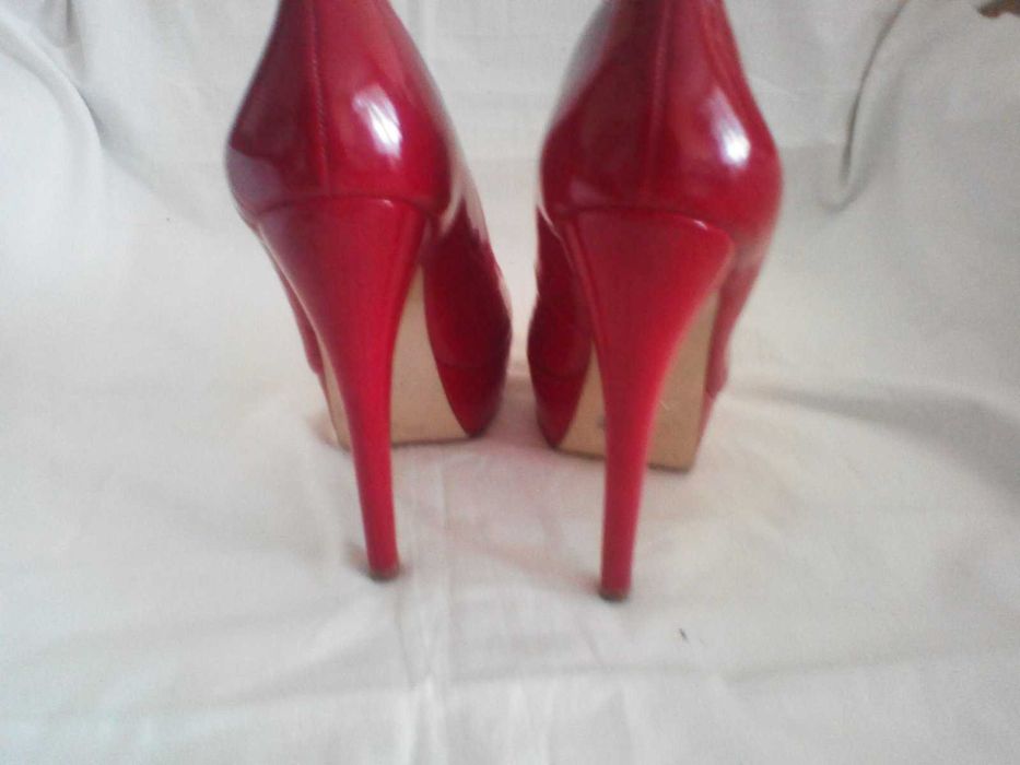 Продам  красивые туфли , кожаные , модельные