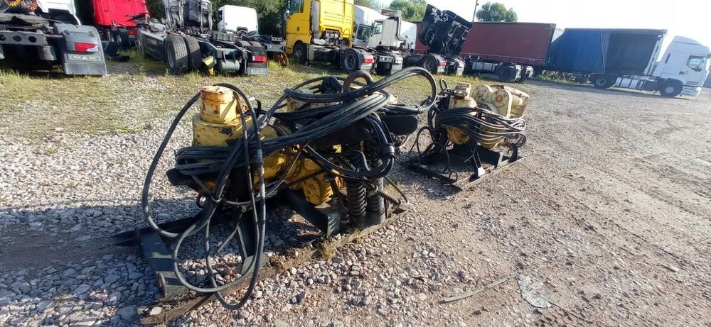 HYDROMŁOT ZREMB DO WBIJANIA I WYCIĄGANIA PALI WM10