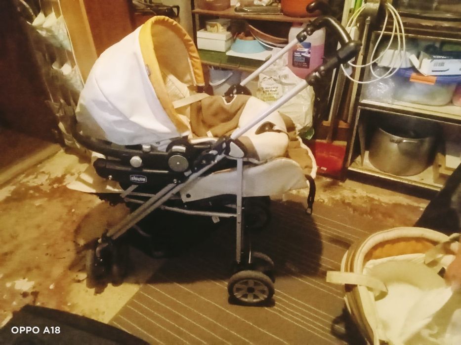 Vendo carrinho de bebe e uma berço de bebe