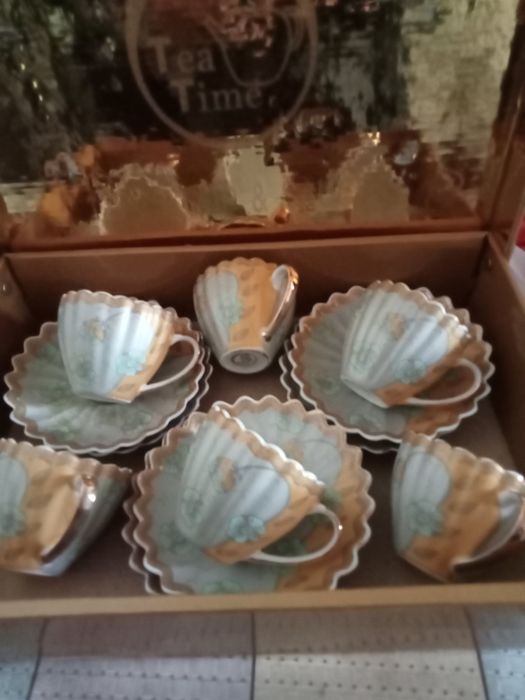 Сервіз чайний на 6 персон.