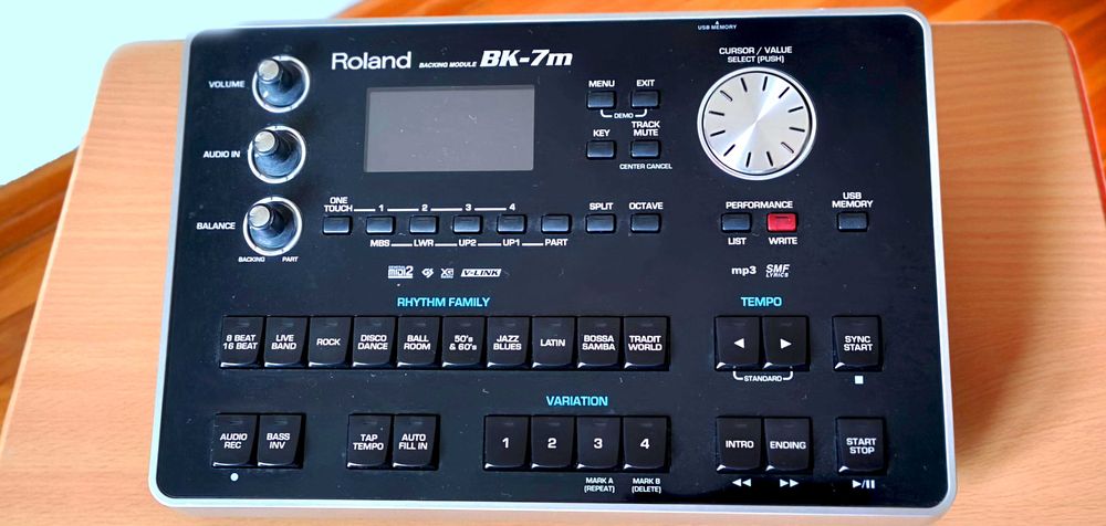 Roland BK7m - módulo arranjador para teclista, acordeonistas , guitarristas e outros.