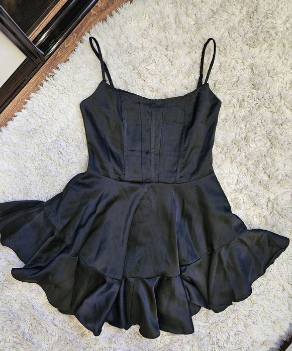 Гарний атласний комбінезон, М