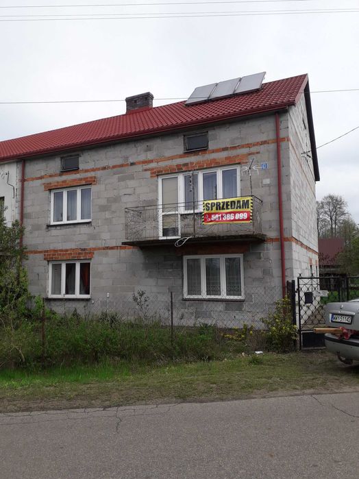 Siedlisko, dom , 2 wejścia oraz budynki gospodarcze z działką 91 arów, 68 km od Warszawy.