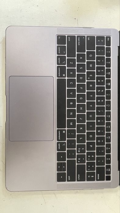MacBook Air 2018512905742092881921
