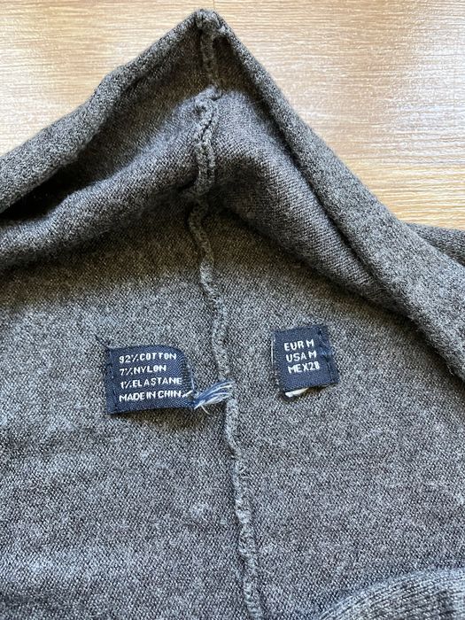 Sukienka z ozdobnym paskiem