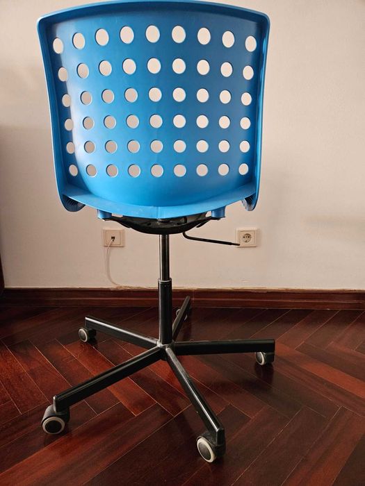 Cadeira com rodas para secretária quarto/escritório