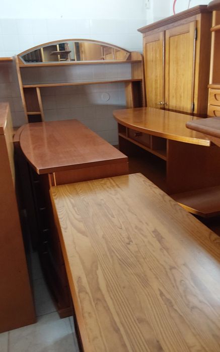 Liquidação de móveis de grande qualidade tudo em madeiras maciças