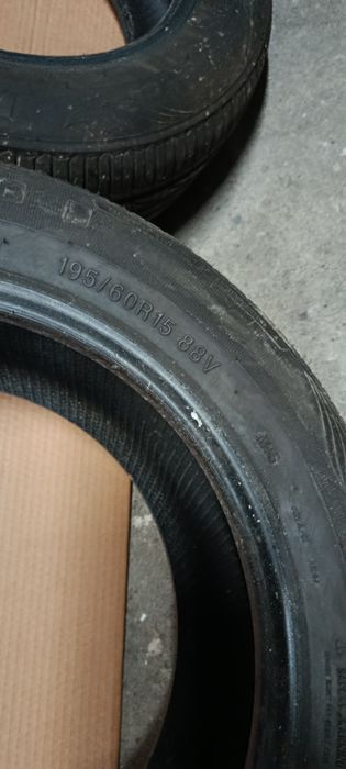 Vendo 2  peneus como novos