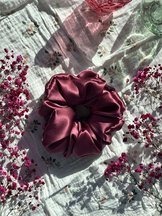 Jedwabna scrunchie do włosów, gumka jedwab włosy