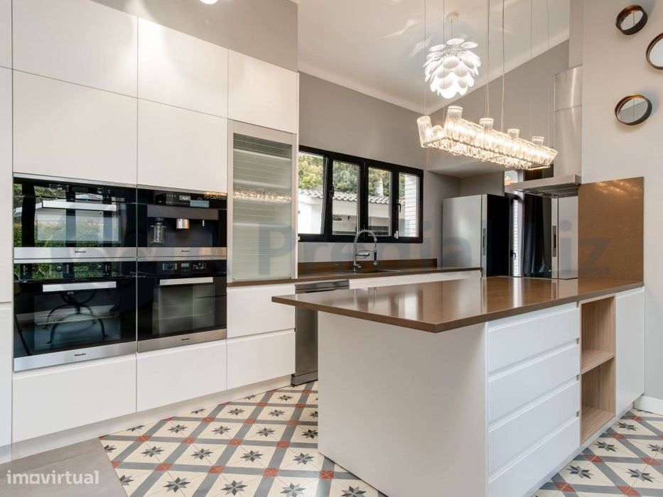 Moradia T3 de Luxo em Birre - Exclusividade e Design Contemporâneo