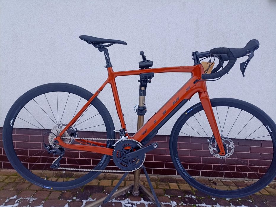 Nowy Vutus e-bike karbon Shimano 105 fazua uszk.