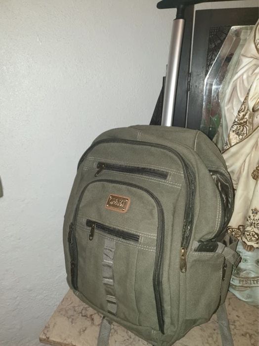 Vendo mochila/mala de viagem