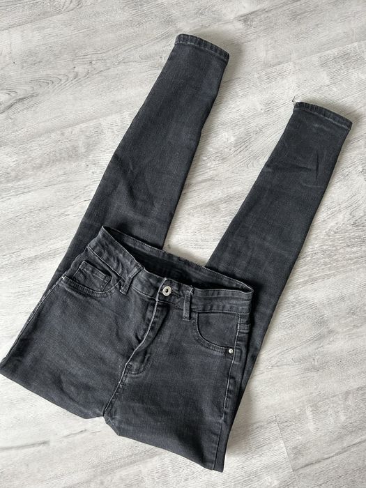 czarne spodnie rurki  S z wysokim stanem