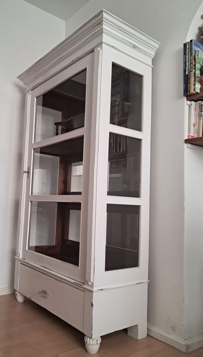 Serwantka, witryna shabby chic