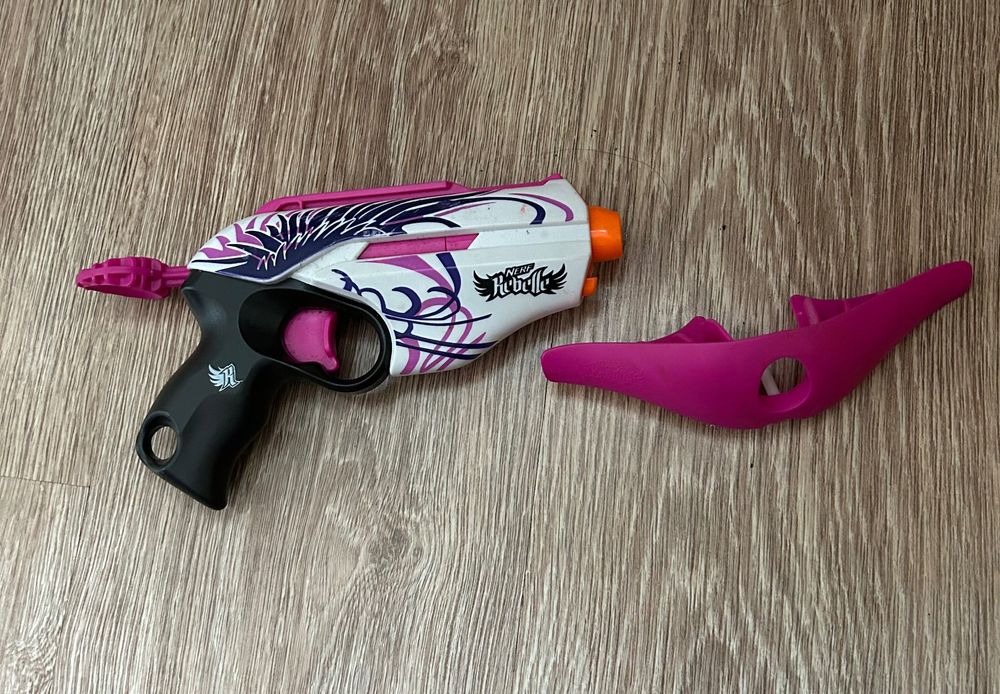 Nerf Rebelle crossbow gun