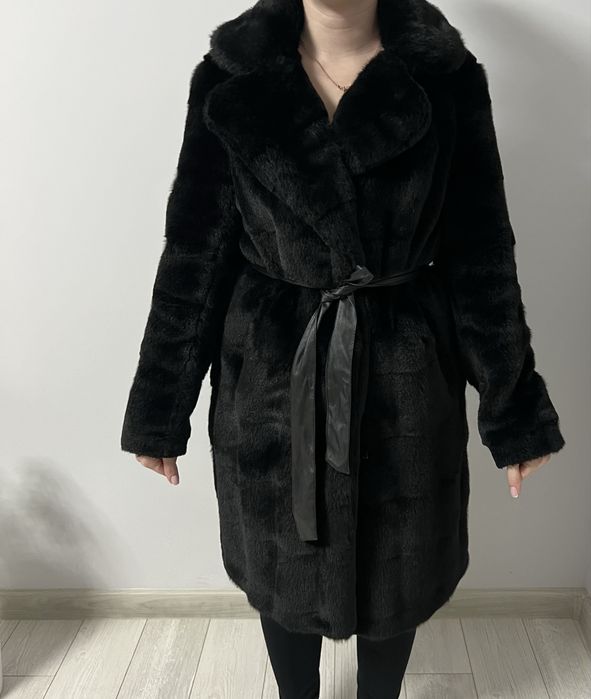 Шуба жіноча  чорного кольору