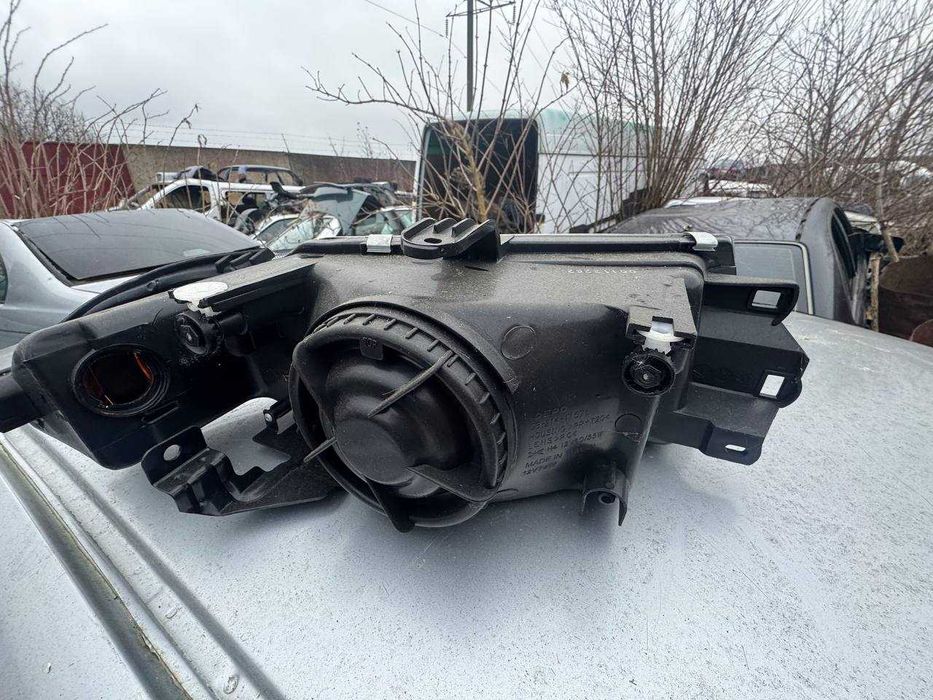 Передні Фари до Mitsubishi Carisma 1999-2003 (ціна за шт.)