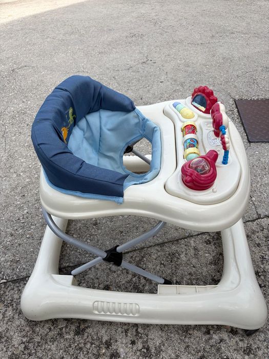 Andador para bebé com atividades