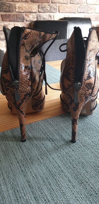 Buty damskie na szpilce  Another A