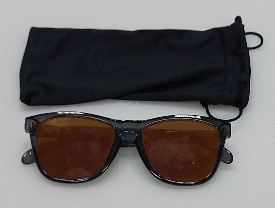 par de Óculos de Sol