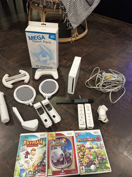 Wii + comandos + assécorios+ Jogos