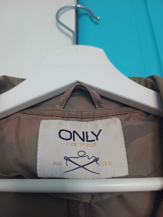 Damska parka khaki z kapturem w kwieciste wzory, rozmiar XS