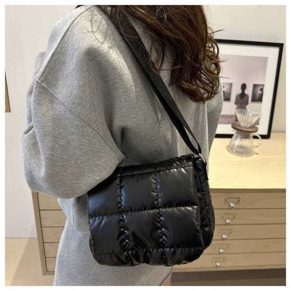 Жіноча сумка стильна через плече