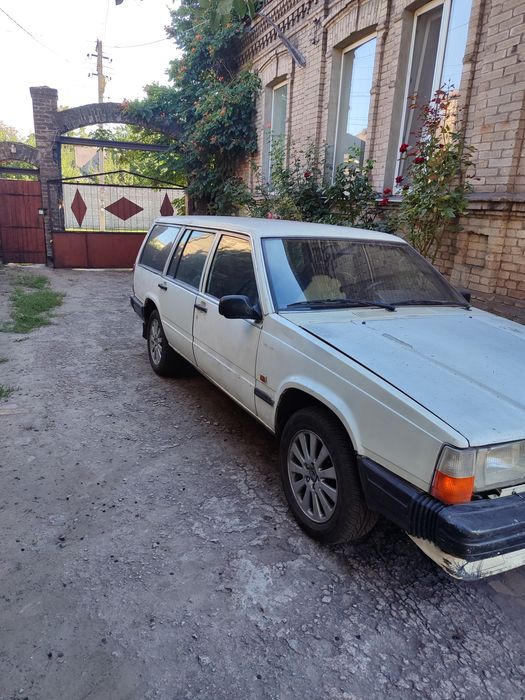 Автомобіль Volvo 740 GL
