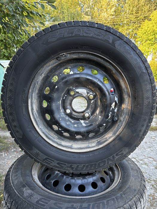 Комплект зимової гуми 175/70 R13 Lassa на дисках розболтовка 4*100