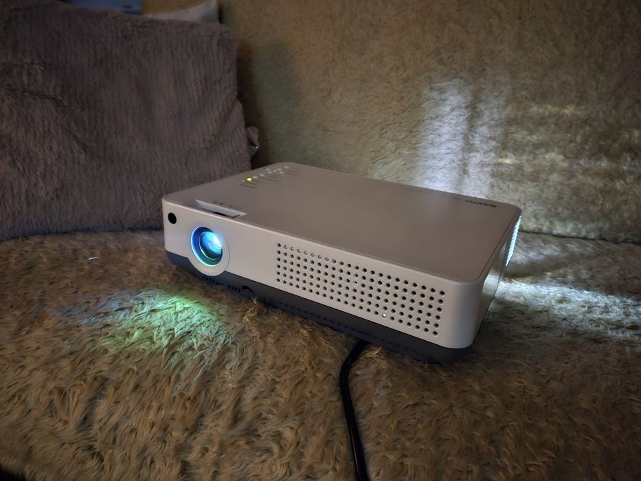 SANYO PLC-XW50 + pilot