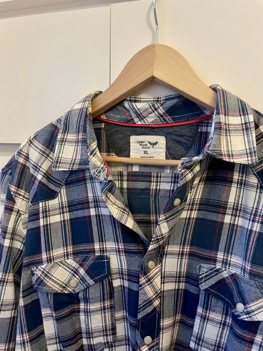 Camisa “flanela” com xadrez azul, branco e vermelho