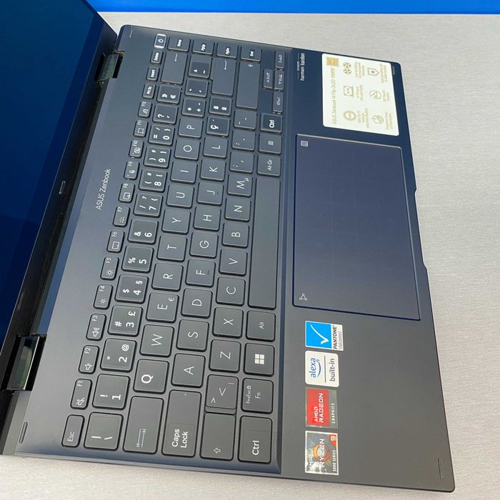 ASUS ZenBook 14 Flip OLED - 14" (AMD Ryzen 9 5900HX/16GB/512GB SSD)