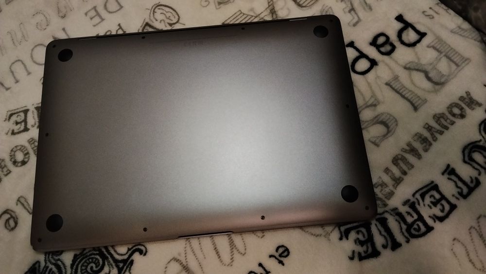 MacBook Air M1 8/256gb (с дефектом)