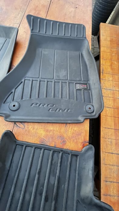 Sprzedam gumowe dywaniki marki Proline do Audi A4 B8 Kombi.