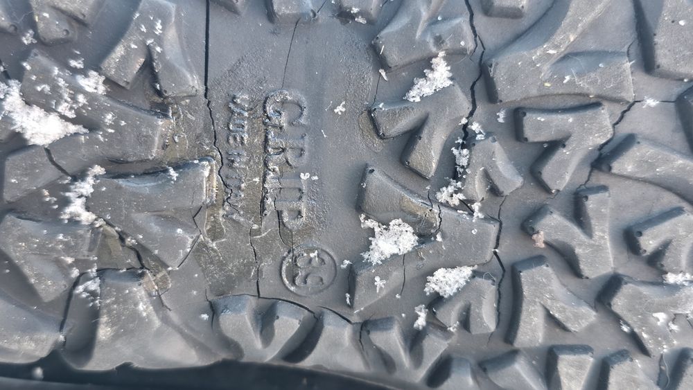 Віддам  чоботи 39 розмір .